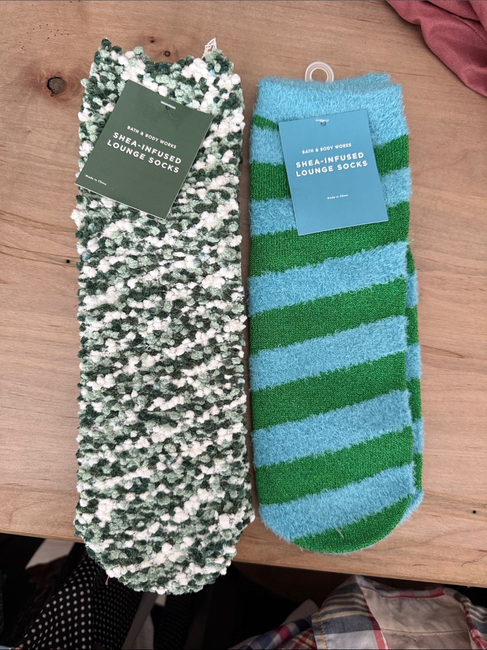 Bath & Body Works Shea-Infused Lounge Socks — Green & Blue